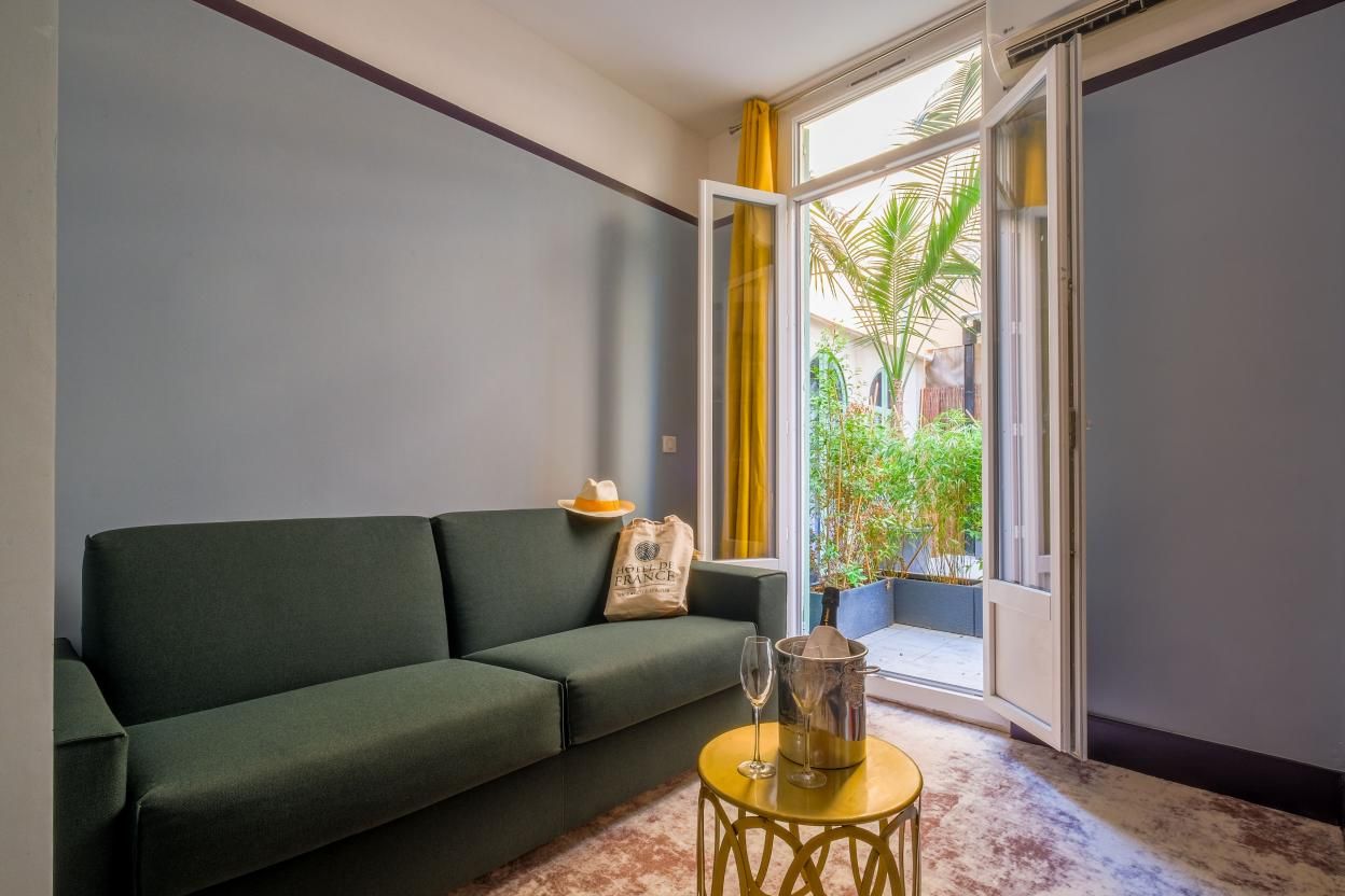 AMMI Hôtel de France Nice - Executive Balkon - Sofa, das in ein Doppelbett umgewandelt werden kann