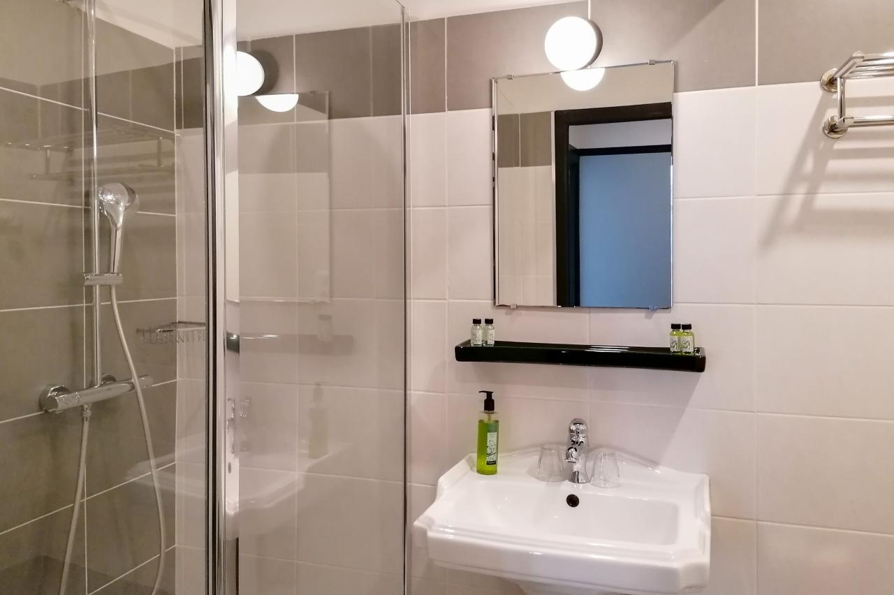 Hôtel de France Nice - Chambre avec salle de bain rénovée