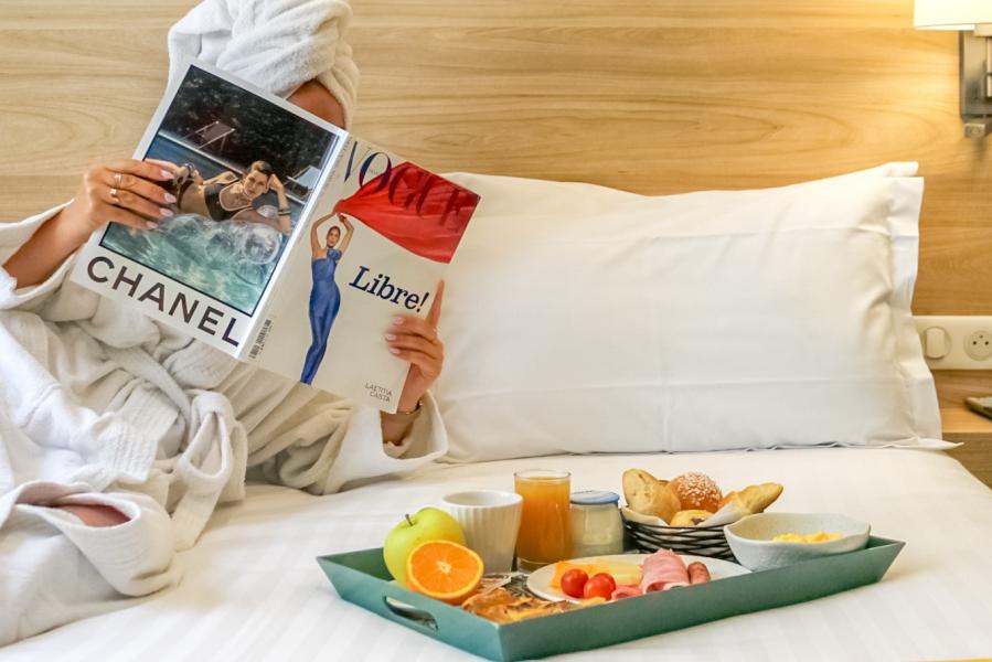 Hôtel de France Nice - Zimmerservice in einem Hotel in der Nähe des Meeres